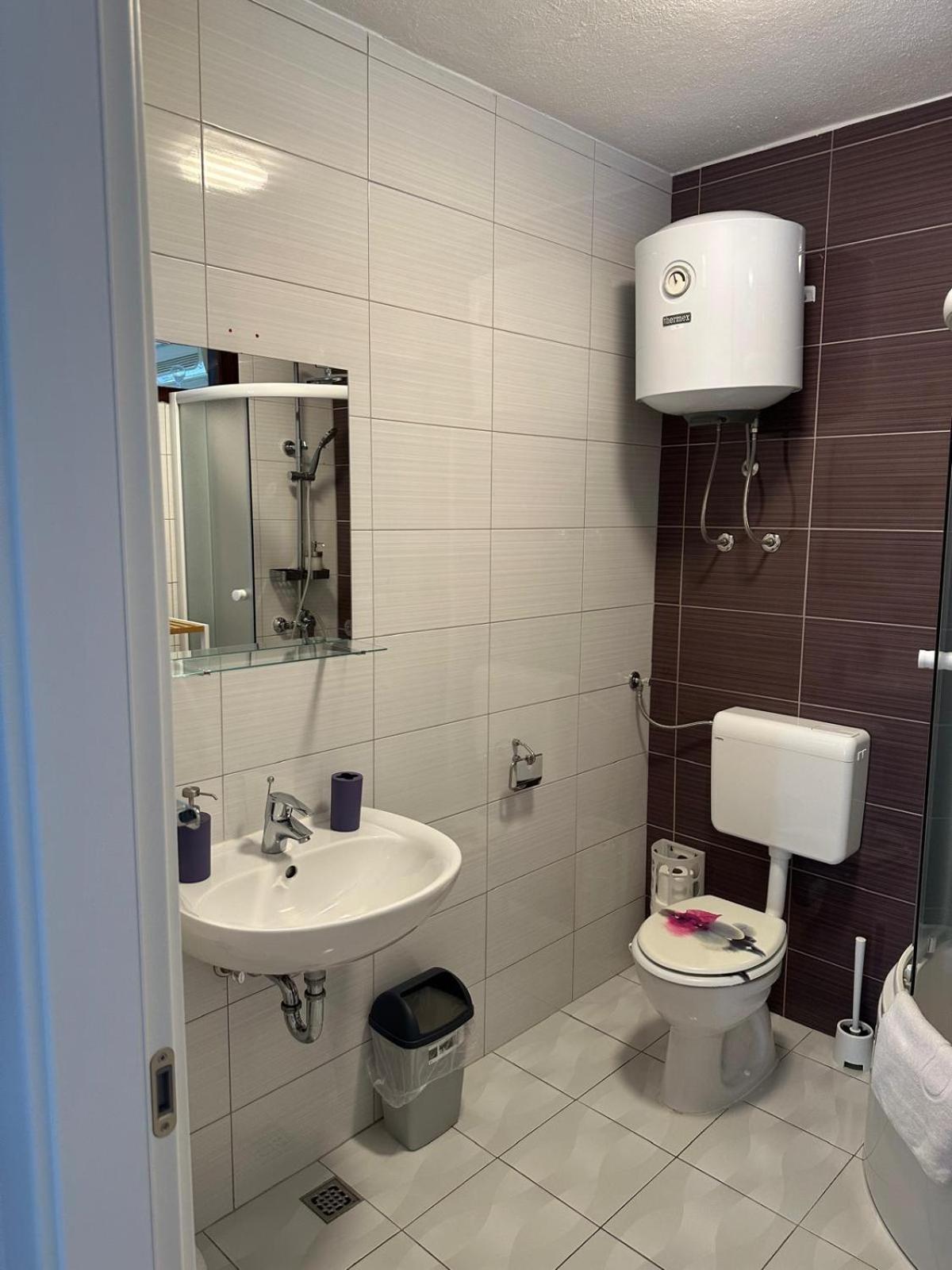 Apartments "Laci" Крк Экстерьер фото