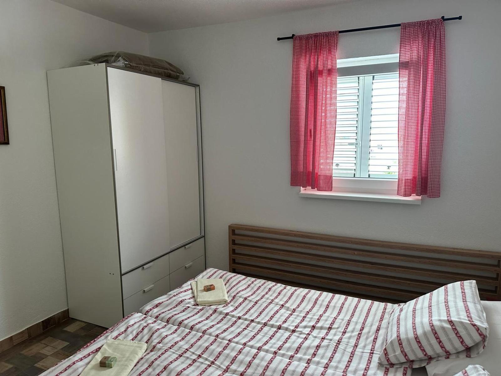 Apartments "Laci" Крк Экстерьер фото